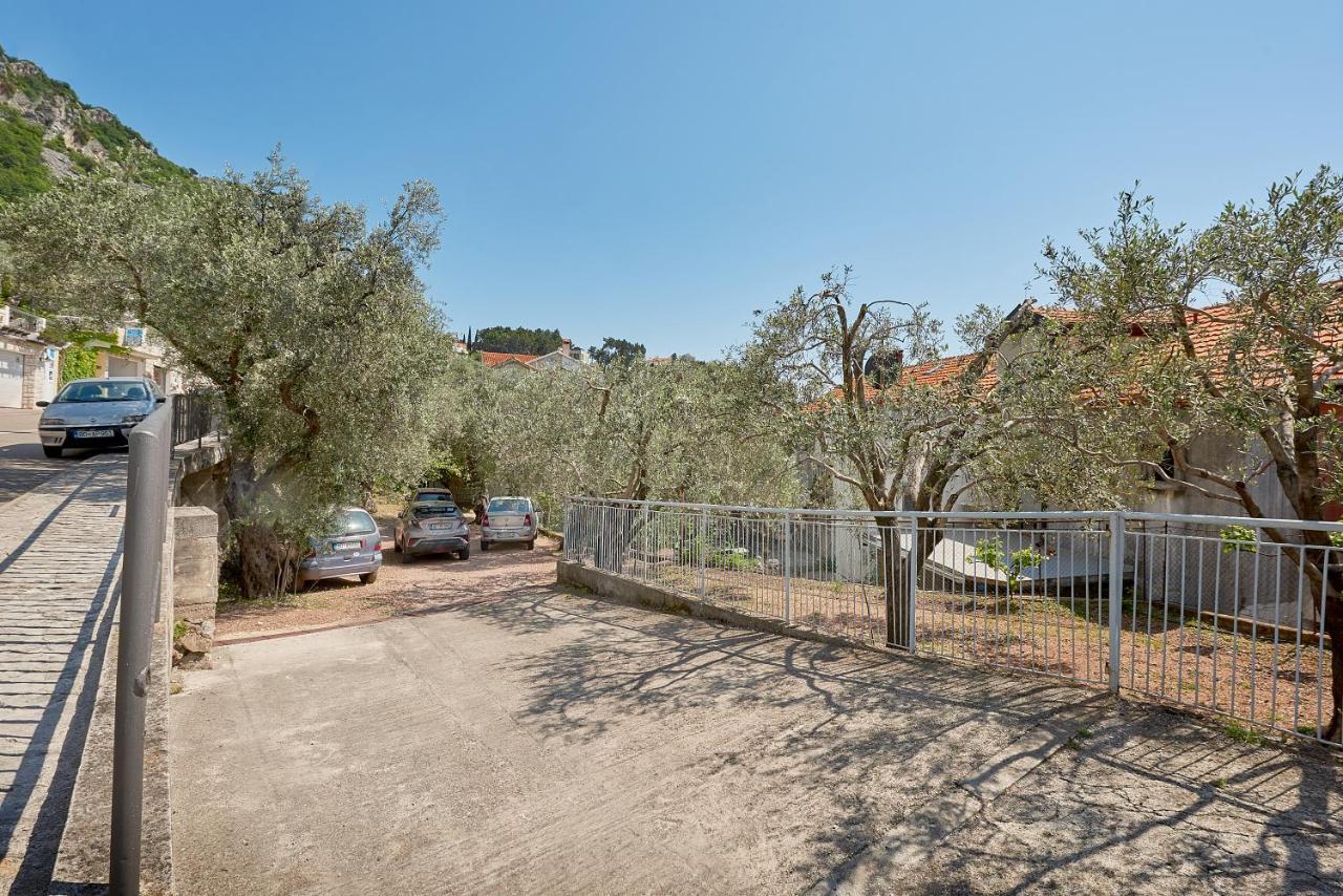 Apartmani Kuca U Maslinama Sveti Stefan Exteriör bild