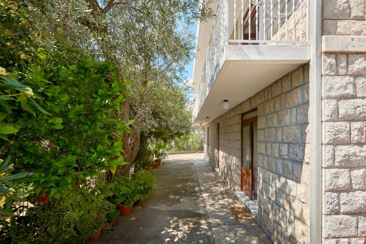Apartmani Kuca U Maslinama Sveti Stefan Exteriör bild