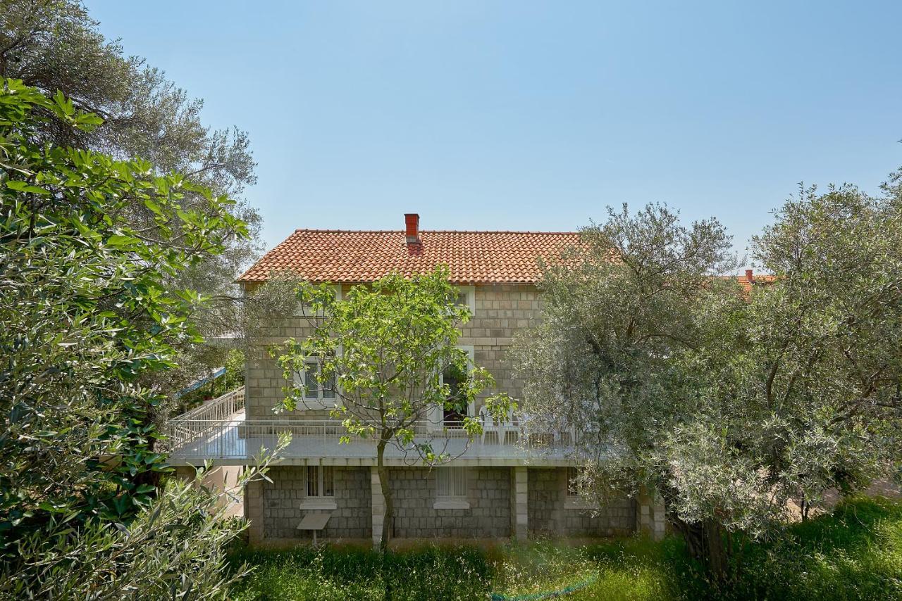 Apartmani Kuca U Maslinama Sveti Stefan Exteriör bild