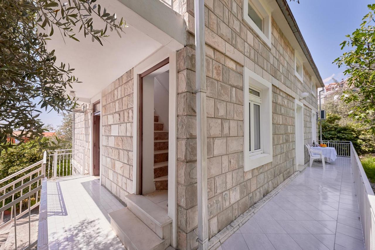 Apartmani Kuca U Maslinama Sveti Stefan Exteriör bild