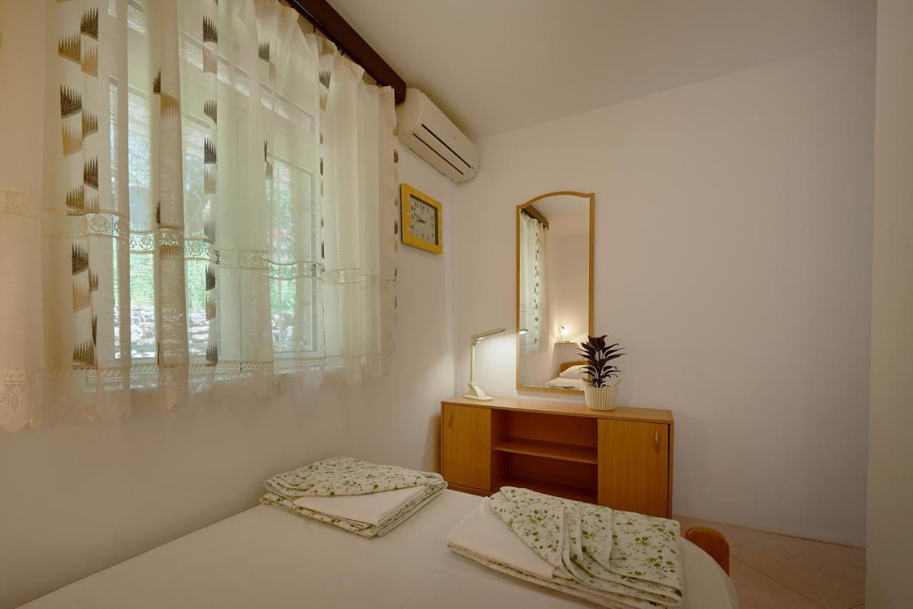 Apartmani Kuca U Maslinama Sveti Stefan Exteriör bild