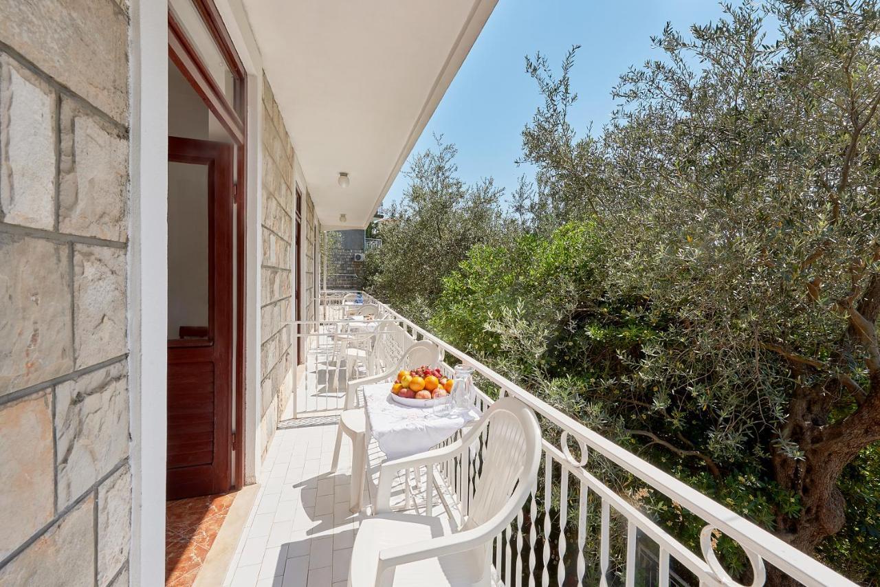 Apartmani Kuca U Maslinama Sveti Stefan Exteriör bild