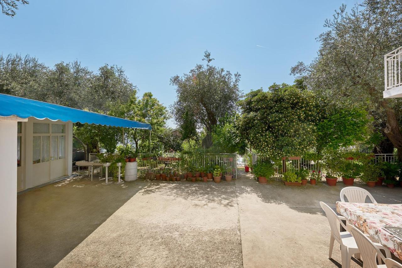 Apartmani Kuca U Maslinama Sveti Stefan Exteriör bild
