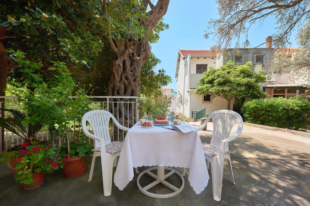 Apartmani Kuca U Maslinama Sveti Stefan Exteriör bild
