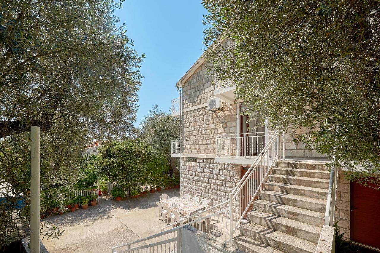 Apartmani Kuca U Maslinama Sveti Stefan Exteriör bild