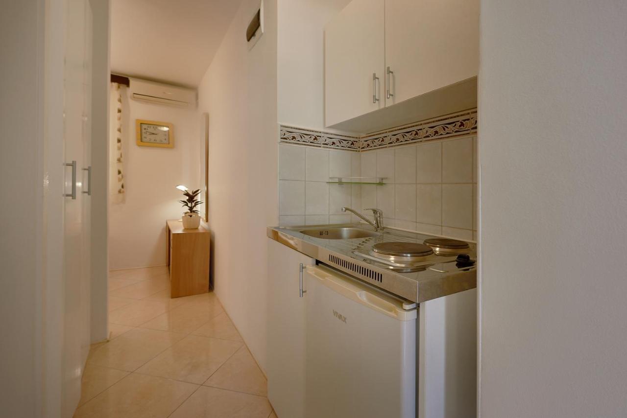 Apartmani Kuca U Maslinama Sveti Stefan Exteriör bild