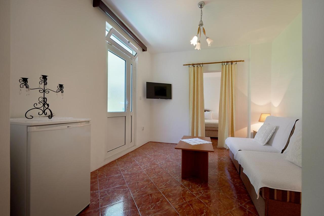 Apartmani Kuca U Maslinama Sveti Stefan Exteriör bild