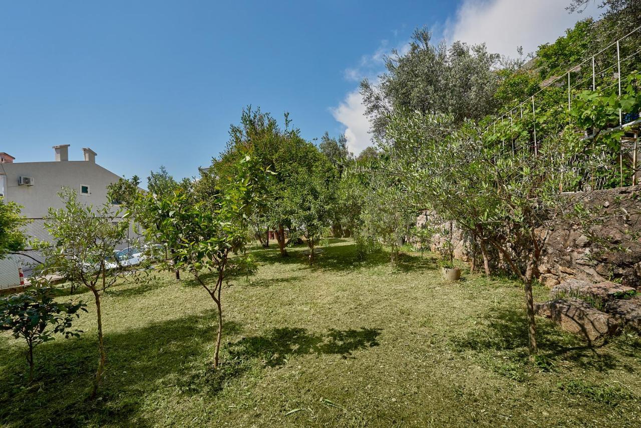 Apartmani Kuca U Maslinama Sveti Stefan Exteriör bild